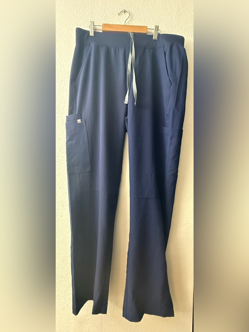 Figs Maxim 2.0 Cargo Scrub Pants -New with tags